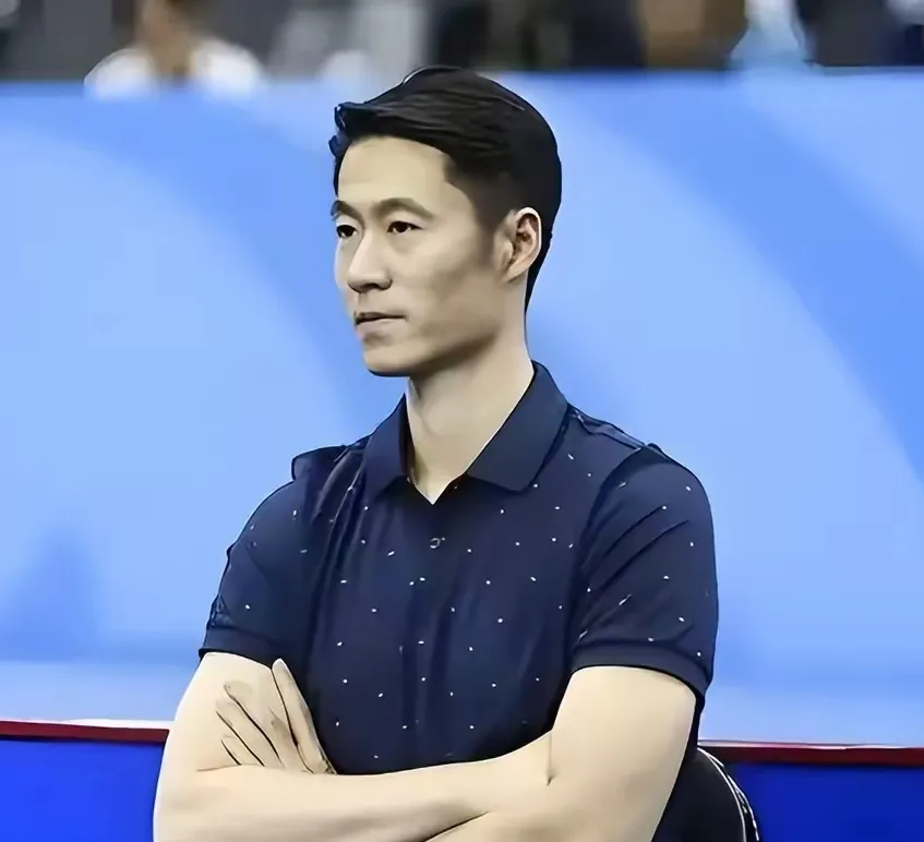 指挥若定的教练成就了球队的辉煌！