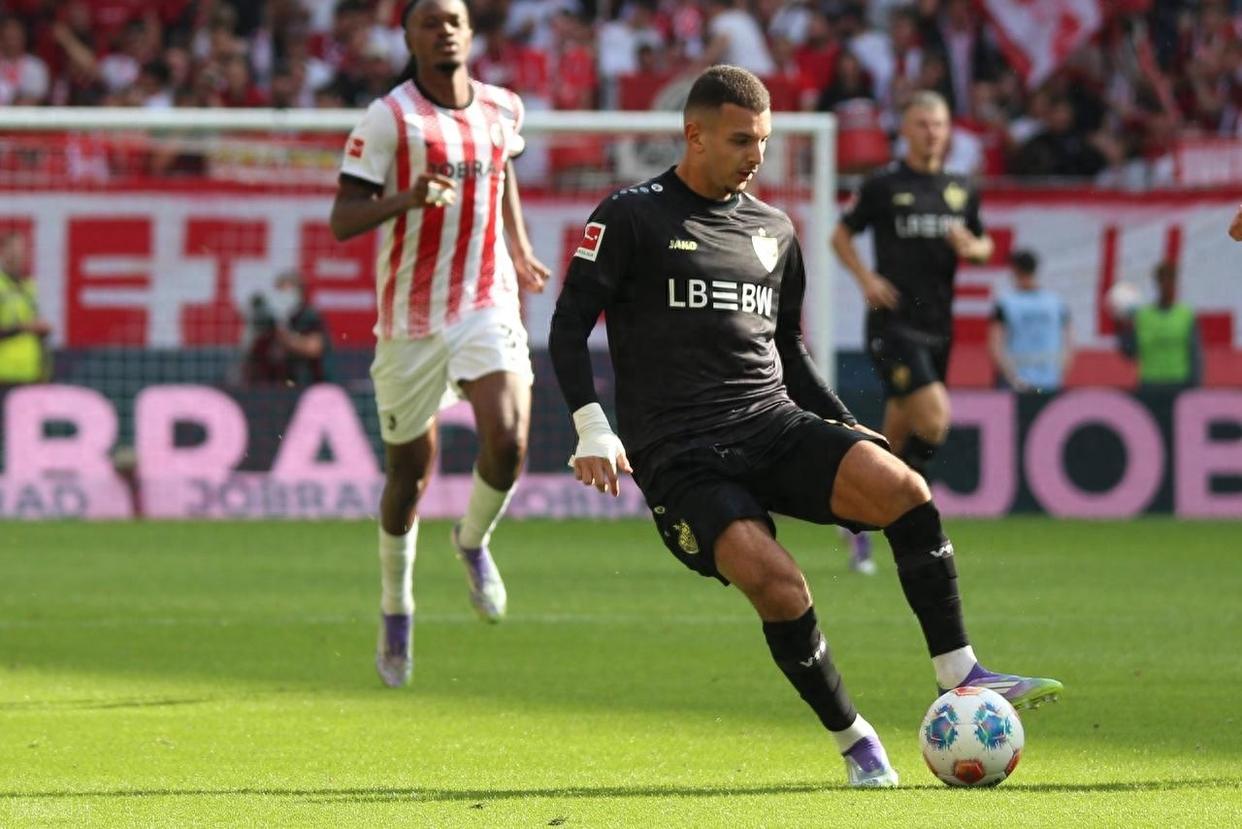 斯图加特客场惨败,球队反思战术问题 斯图加特客场惨败,球队反思战术问题